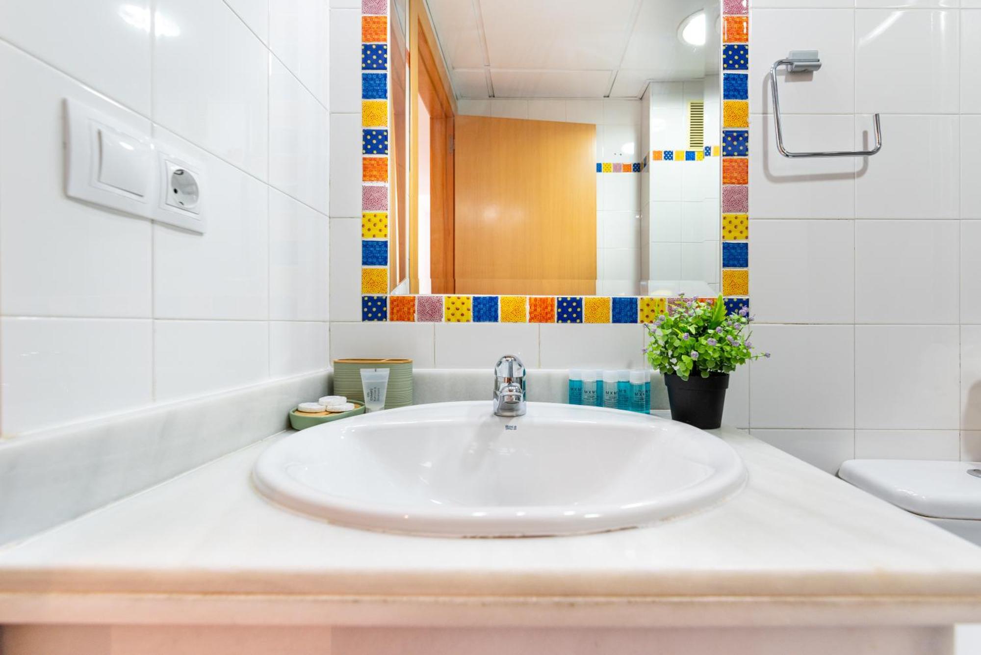 Wintowinrentals Quiet Apartment, Good Location, Free Parking Málaga Exterior foto
